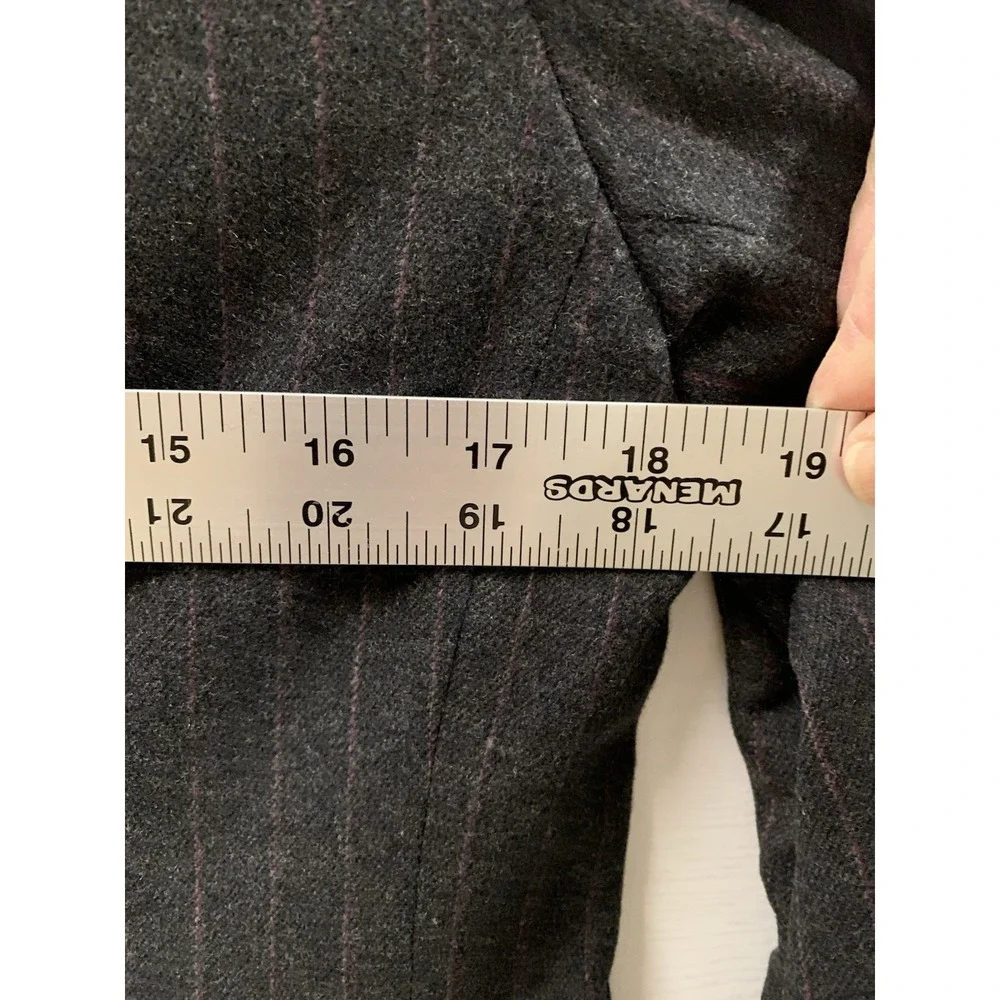 Vintage Pendleton Woman's Size 6 100% Virgin‎ Wool Gray Pinstripe Blazer Jacket